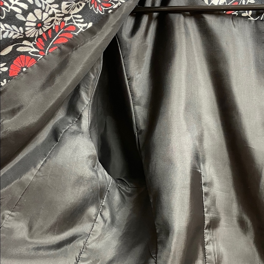 Kim Rogers 100% Linen Black and Red Floral Blazer - Picture 4 of 7